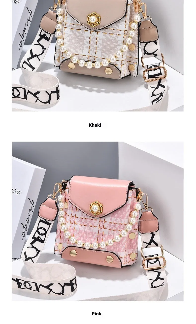 Carefree Chic: Summer Fashion Shoulder Bag for Women