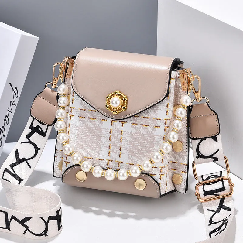 Carefree Chic: Summer Fashion Shoulder Bag for Women