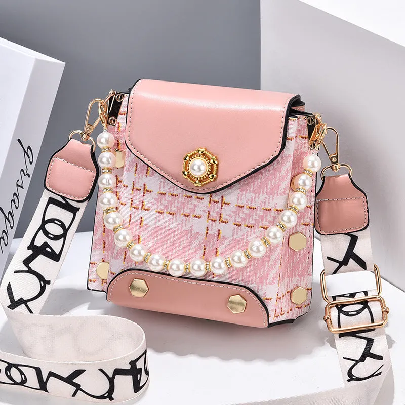 Carefree Chic: Summer Fashion Shoulder Bag for Women