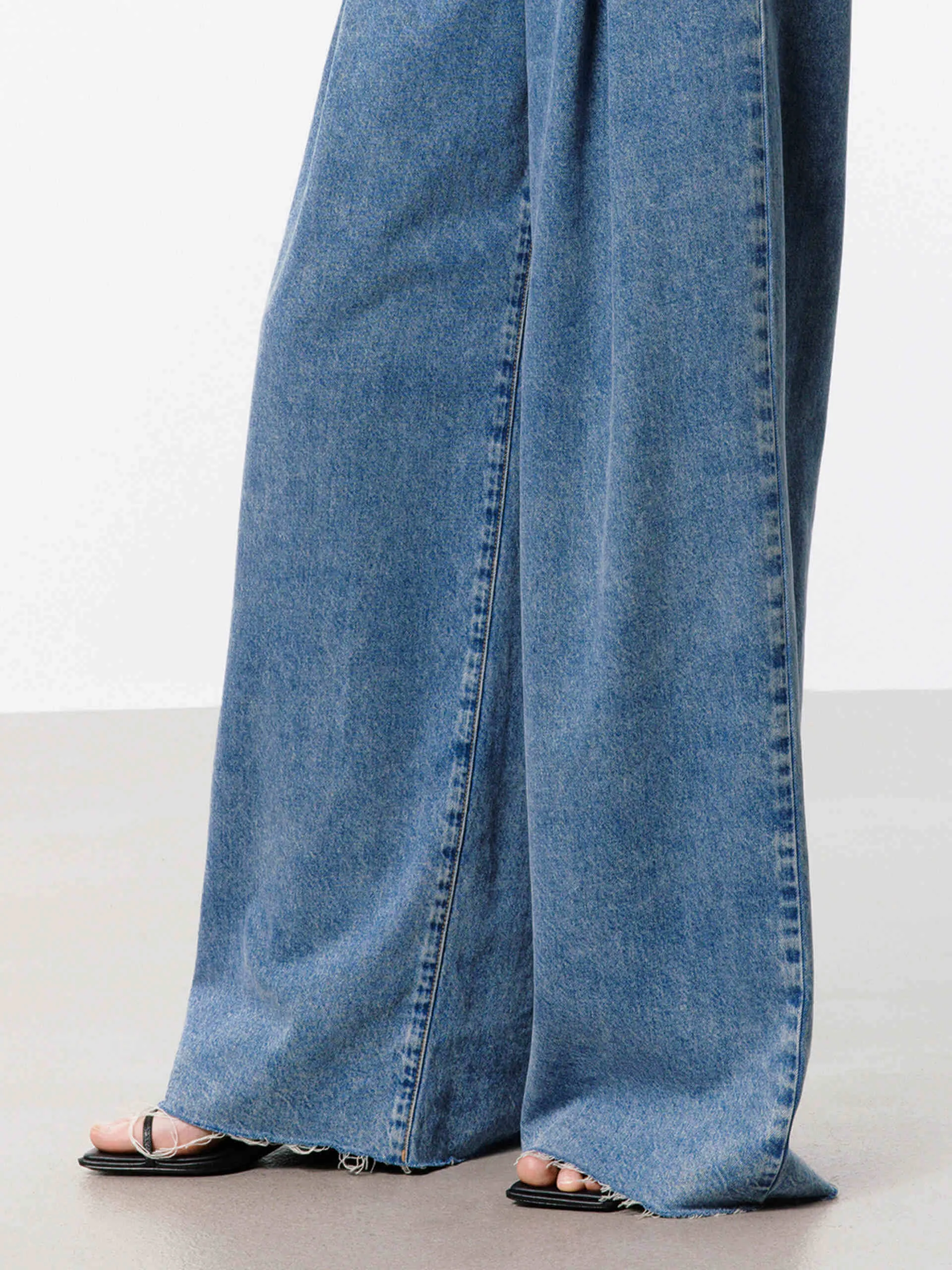 Pleated Wide Leg Jeans