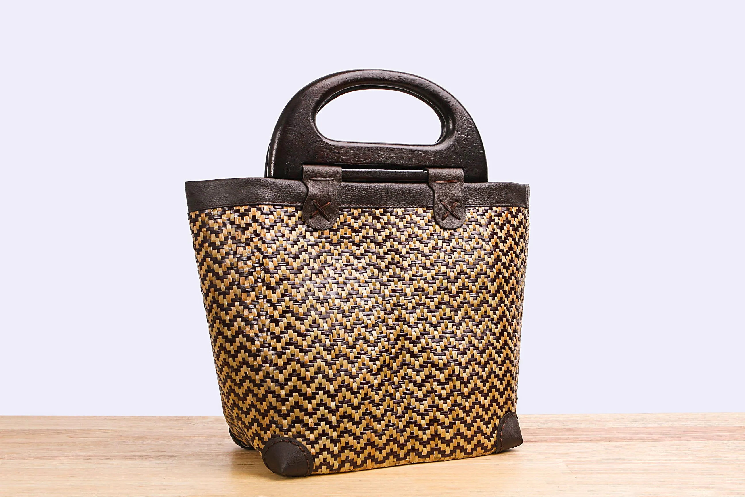 Woven dyed Seagrass handbag